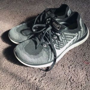 Used Nike 4.0 Flyknit size 8.5